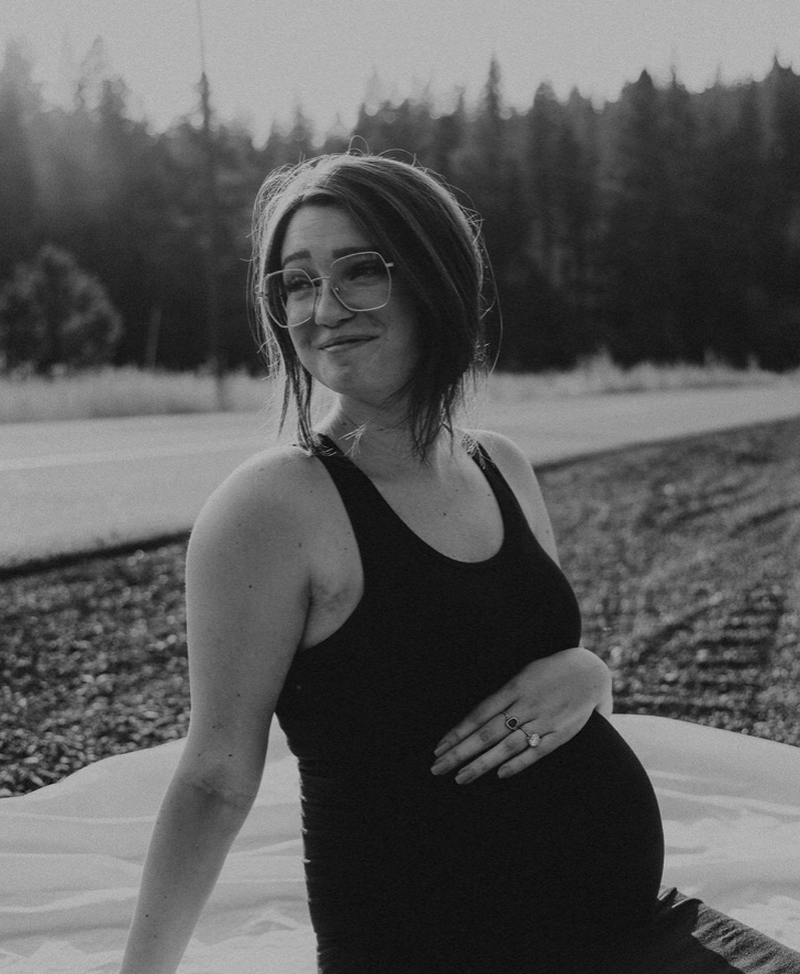 A picture of myself (Alexandra Griffiths) during a maternity shoot in august of 2022